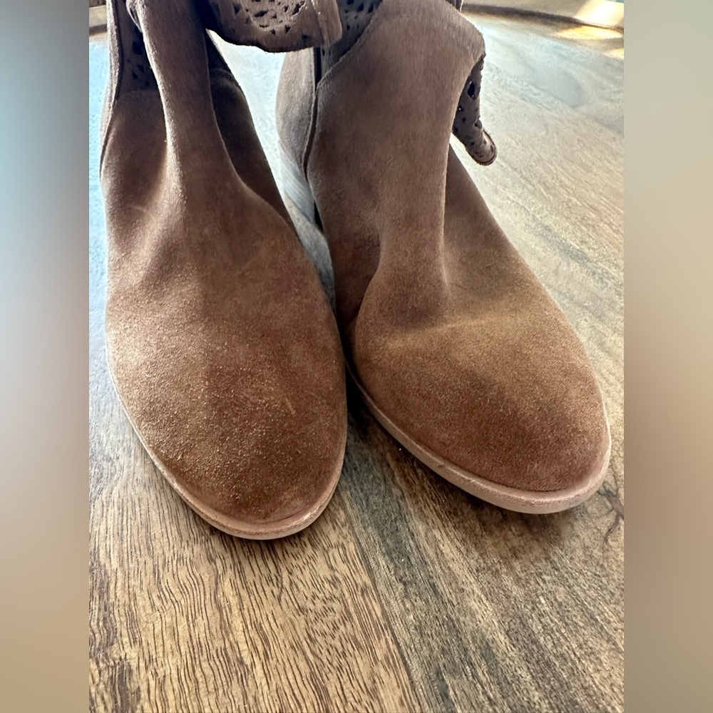 Michael Kors Womens Sunny Laser Cut Ankle Boots Almond Toe Suede Brown Size 6M - Picture 2 of 9